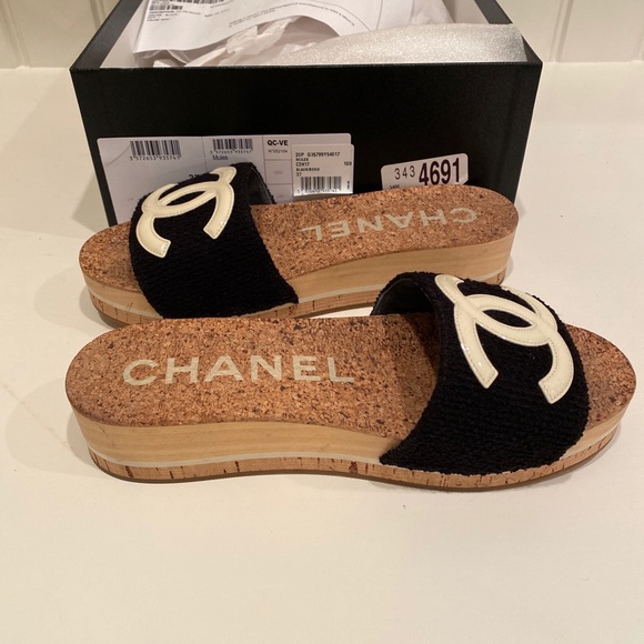 Chanel black and cream CC slides - Picture 10 of 12
